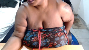 BIG_BOOBS_ASS_QEEN