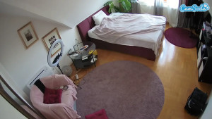 voyeurcam-julmodels-whitebed-4